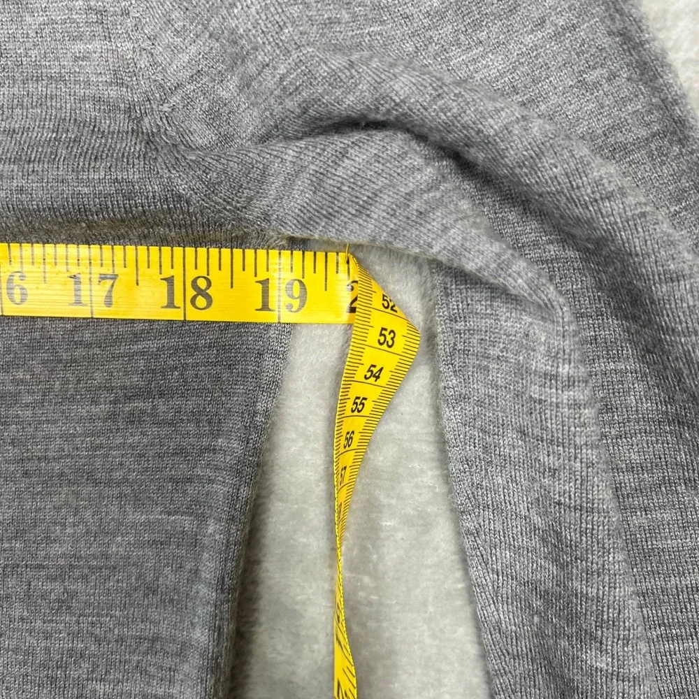 Banana Republic Merino Wool Crew Neck Sweater‎ Men's Size M Gray Preppy  Grandpa